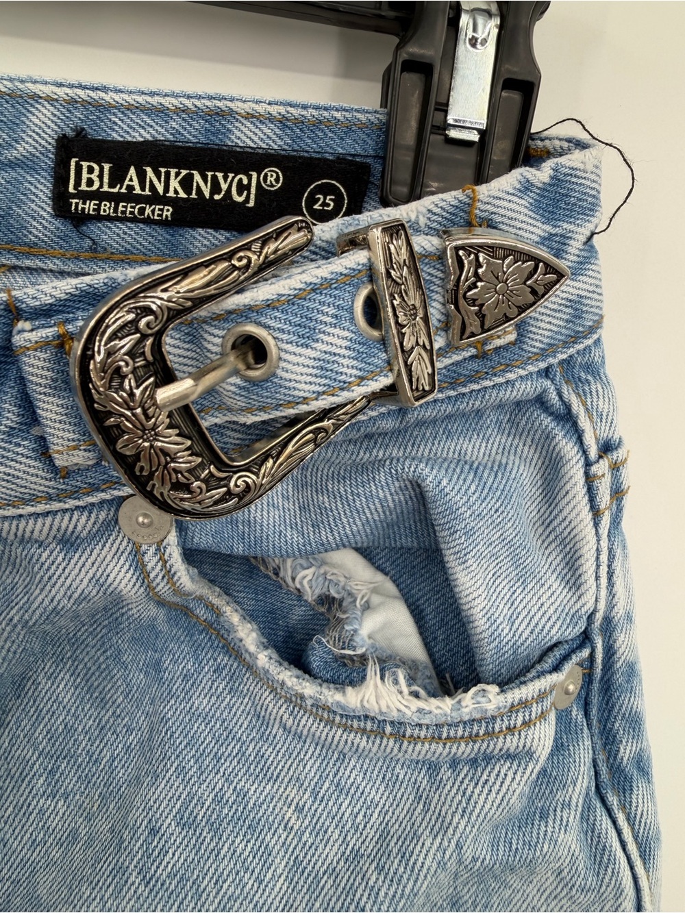 Blank NYC The Bleecker Jeans Size 25 Light Wash Western Buckle Detail Distressed